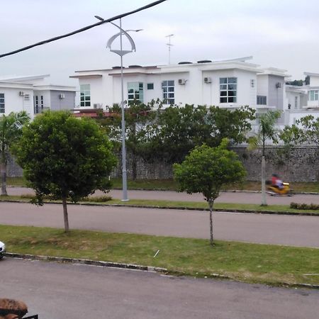 d KAMAR Homestay @Desaru Kangkar Chemaran Exterior foto