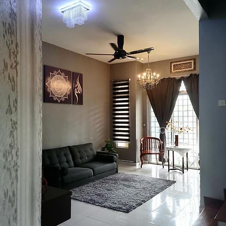 d KAMAR Homestay @Desaru Kangkar Chemaran Exterior foto